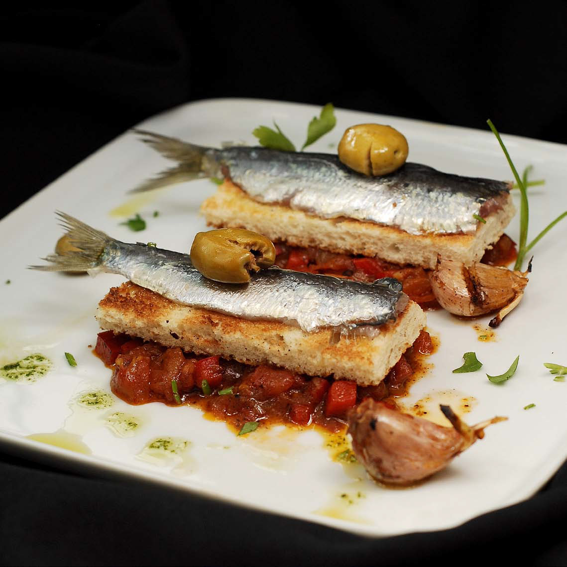 Sardinas con sofrito y molleja frita