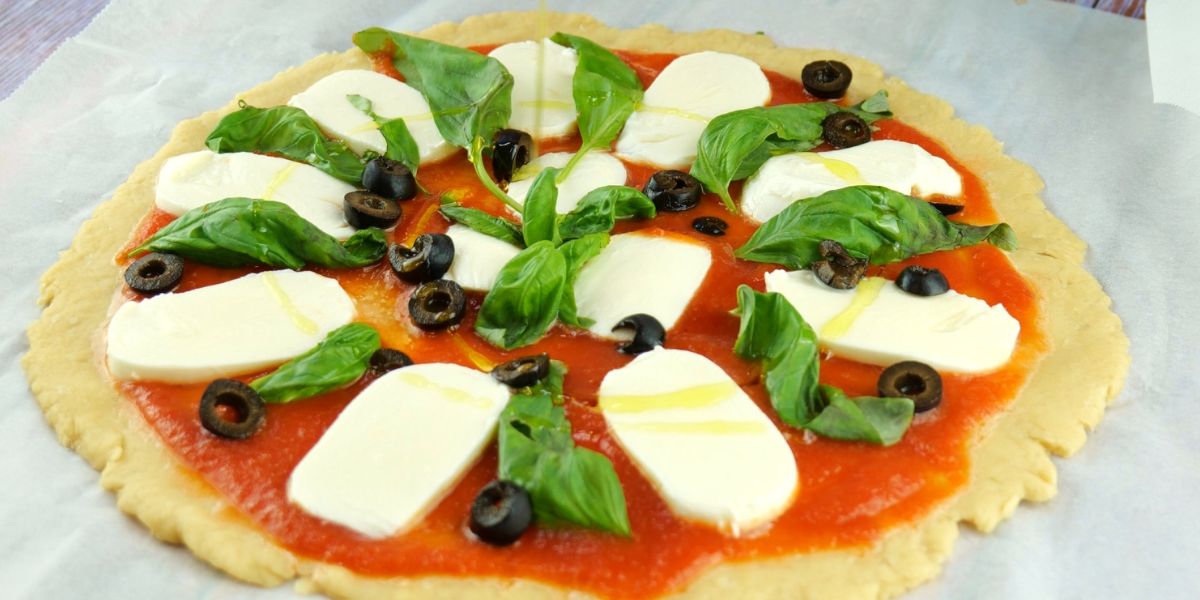 Añadir ingredientes a pizza casera
