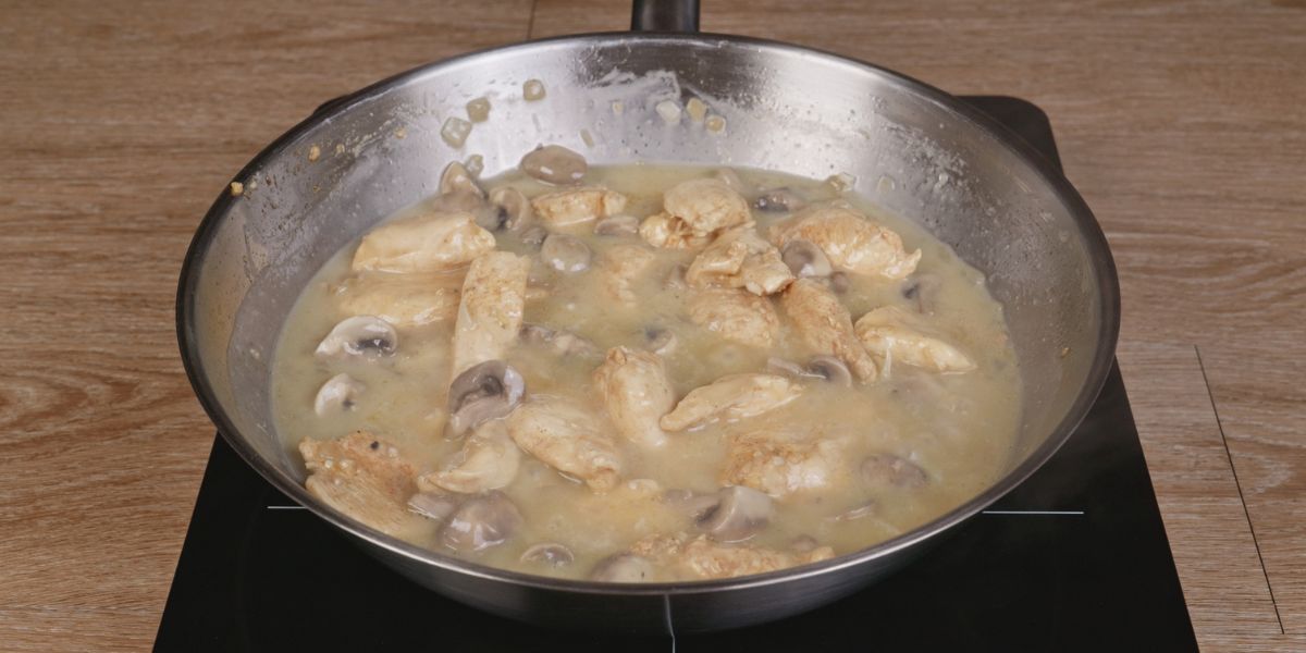 Reincorporar pollo a Pollo Strogonoff