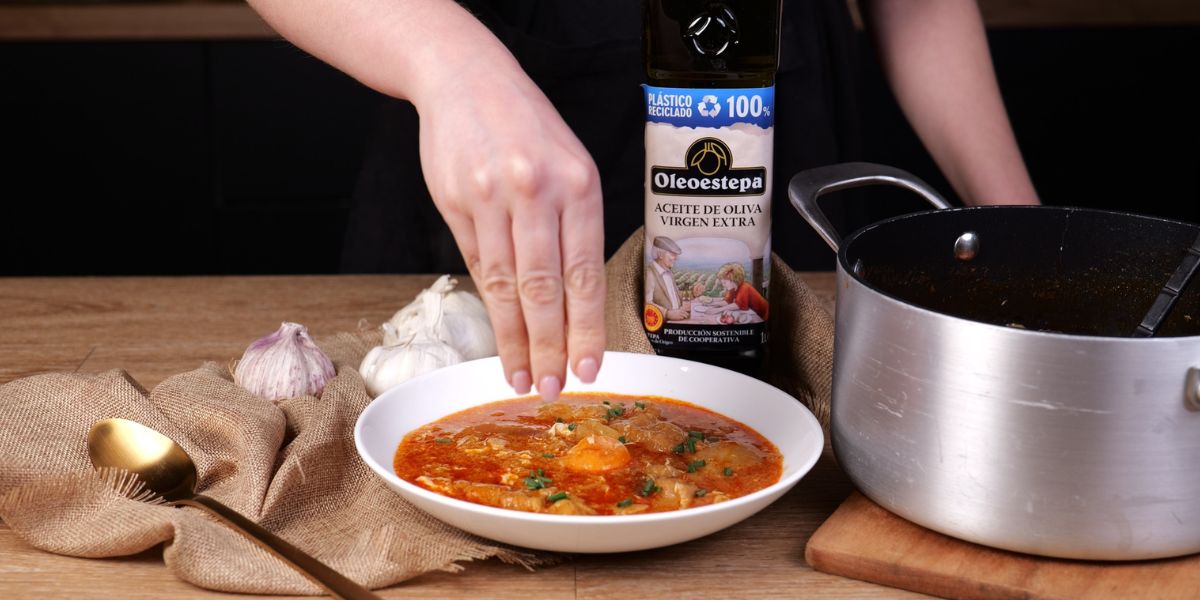 Presentación de Sopa de ajo con AOVE