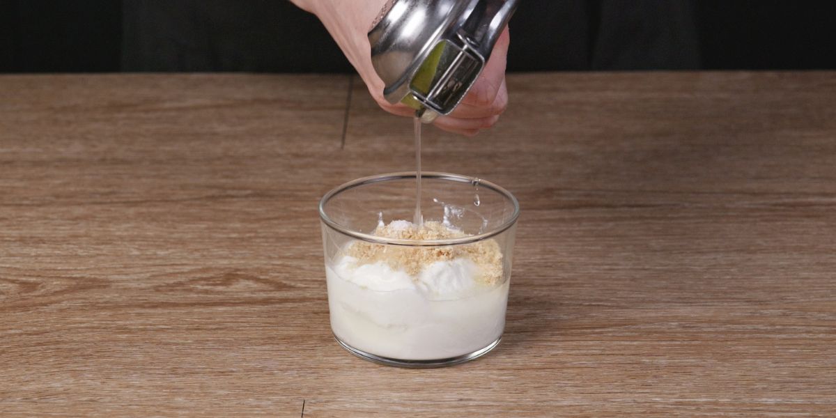 Hacer vinagreta de yogur para Ensalada de garbanzos
