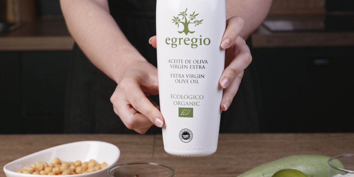 Verter AOVE en Ensalada de garbanzos