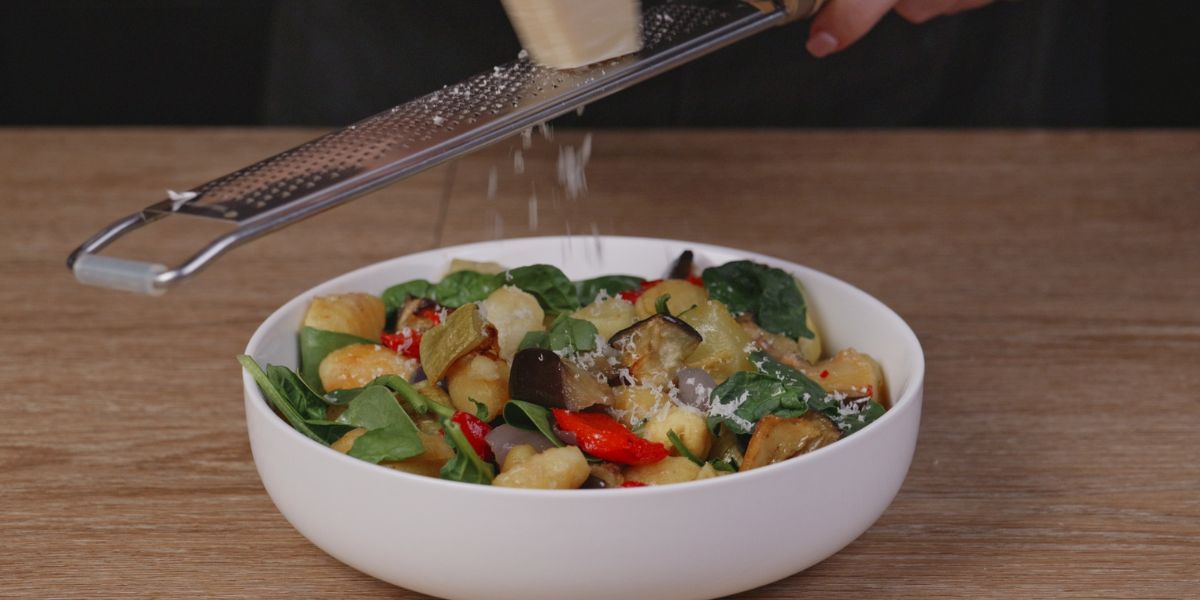 Emplatar Ñoquis con verduras al horno