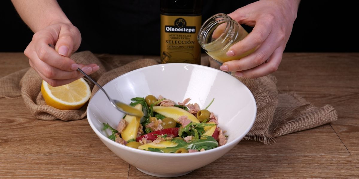 Añadir Vinagreta de mostaza a ensalada