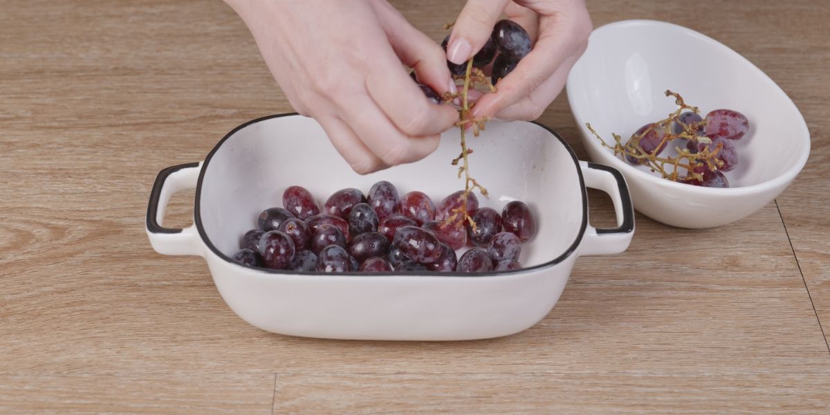Lavar uvas para Aperitivo de uvas pasas