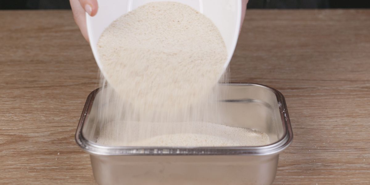 Añadir pan rallado al tupper