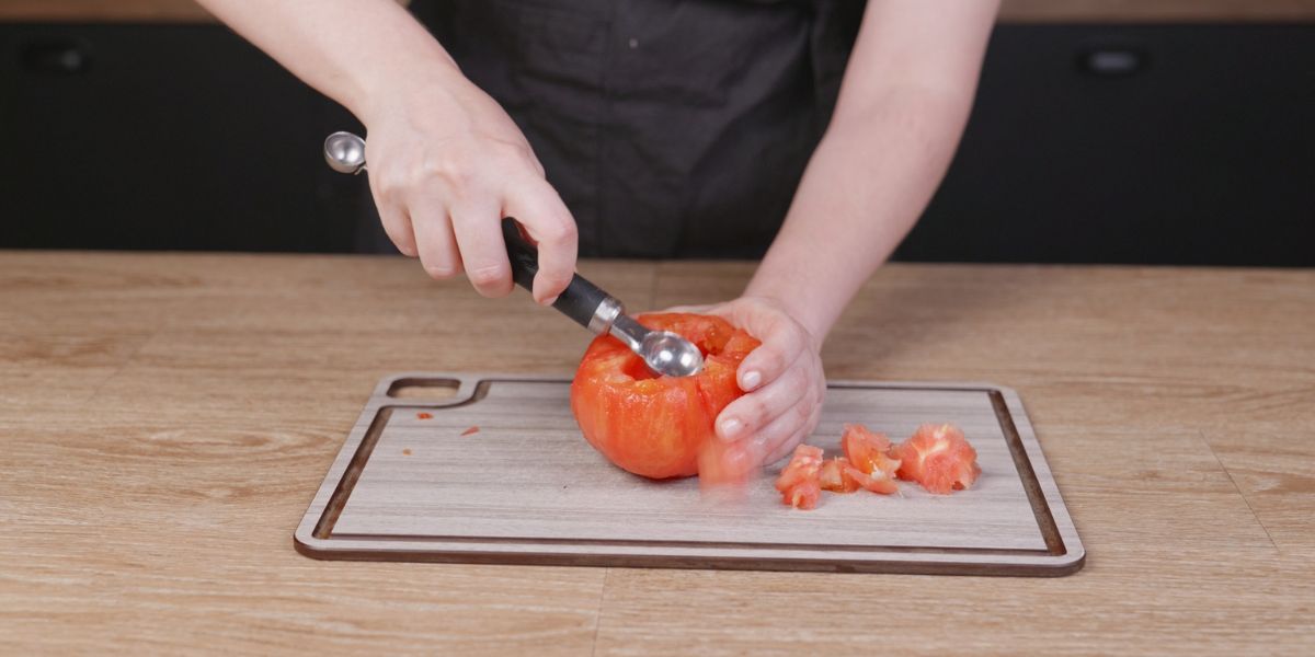 Vaciar tomate para tomate burrata