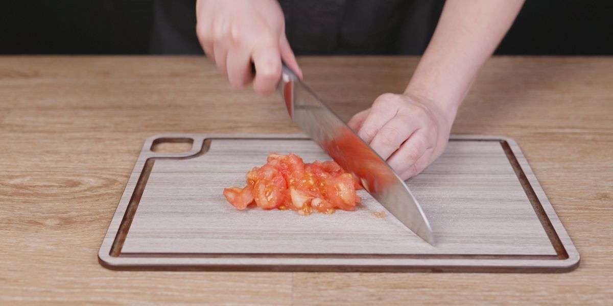 Picar pulpa de tomate burrata