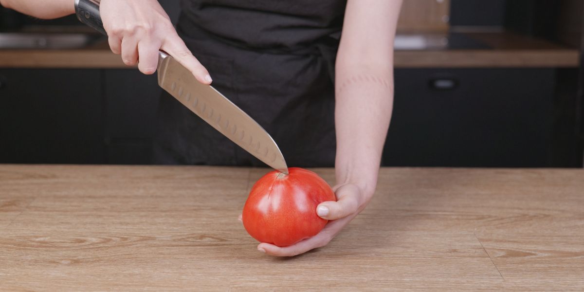 Hacer cruz a tomate para tomate burrata