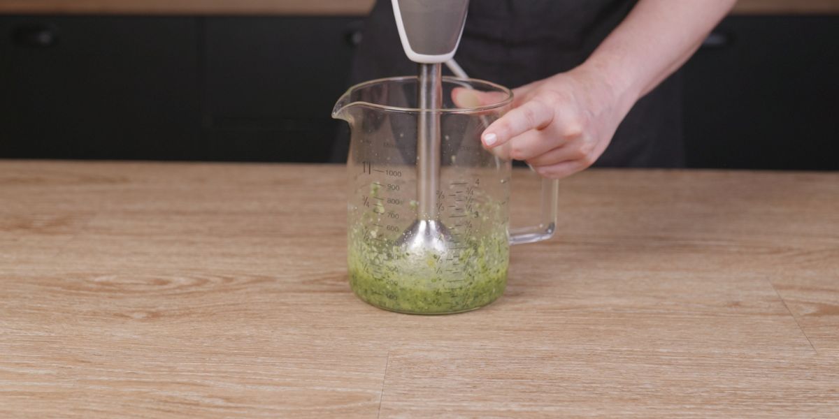 Batir pesto para tomate burrata