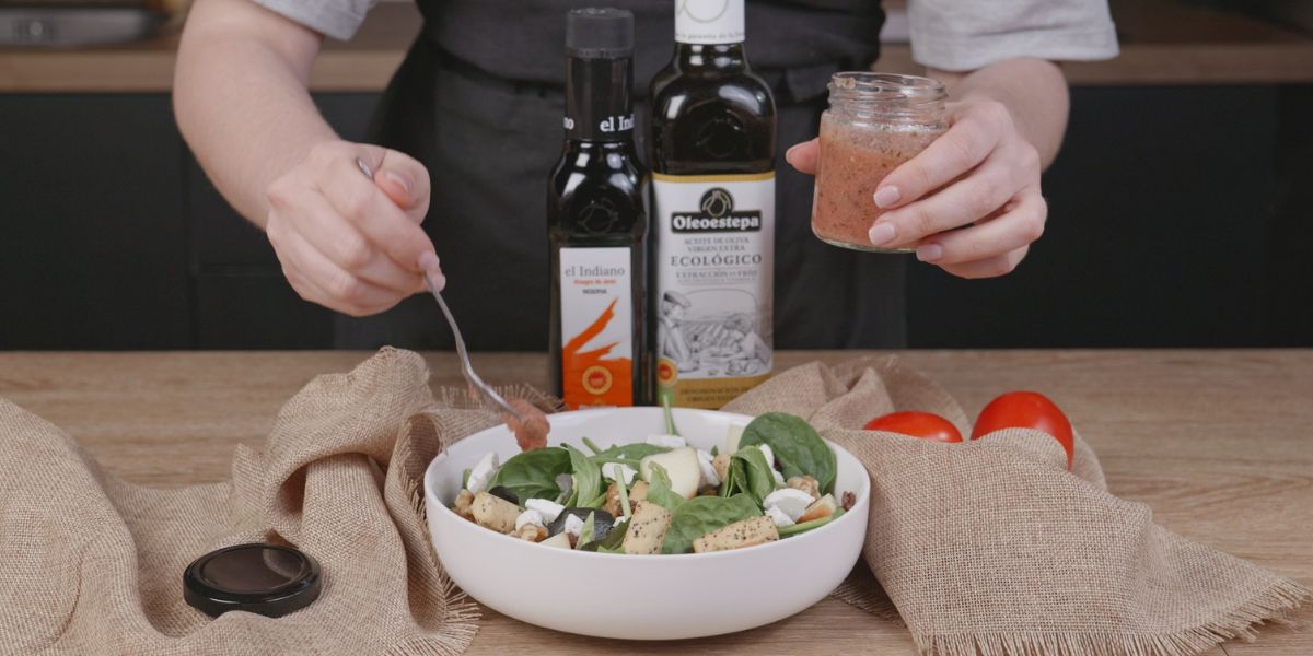 Disfrutar de vinagreta de tomate