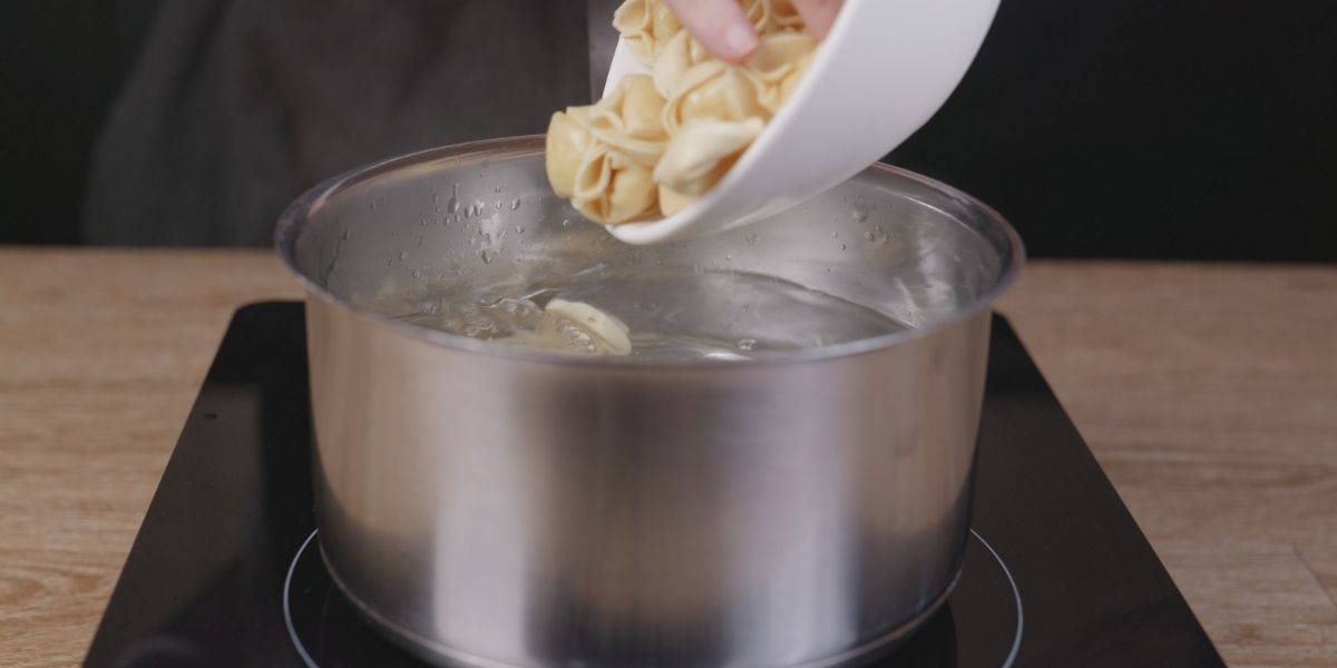 Cocer tortelini para ensalada de tortelini
