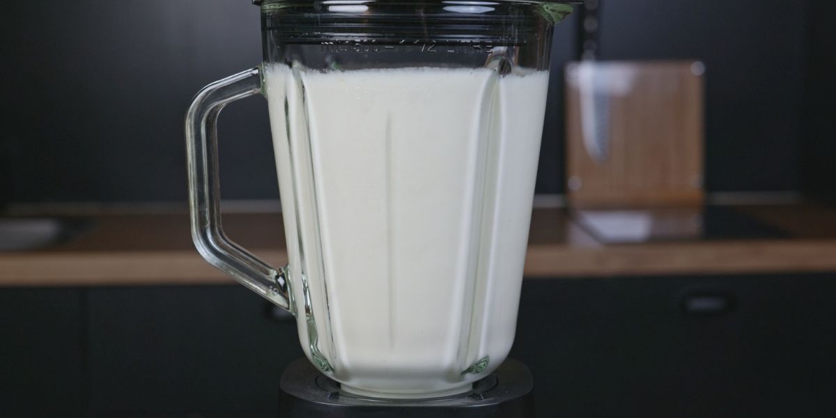 Batir gazpacho de espárragos blancos