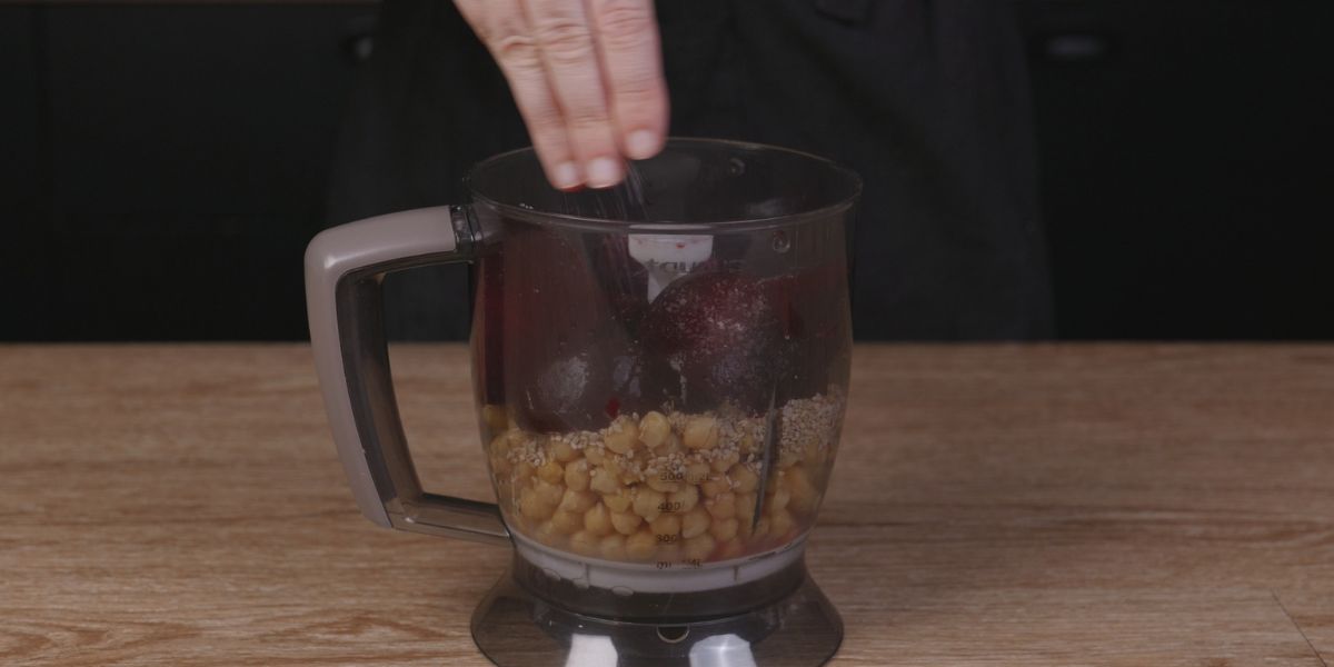 Añadir base de ingredientes de hummus remolacha