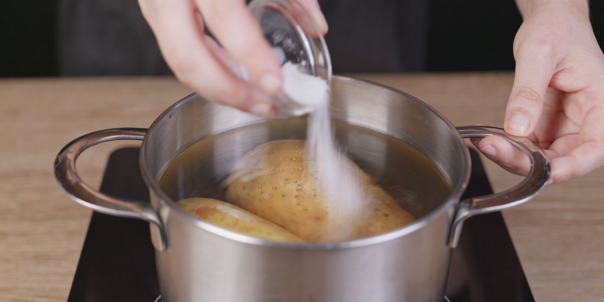 Cocer patatas para Papas aliñás 