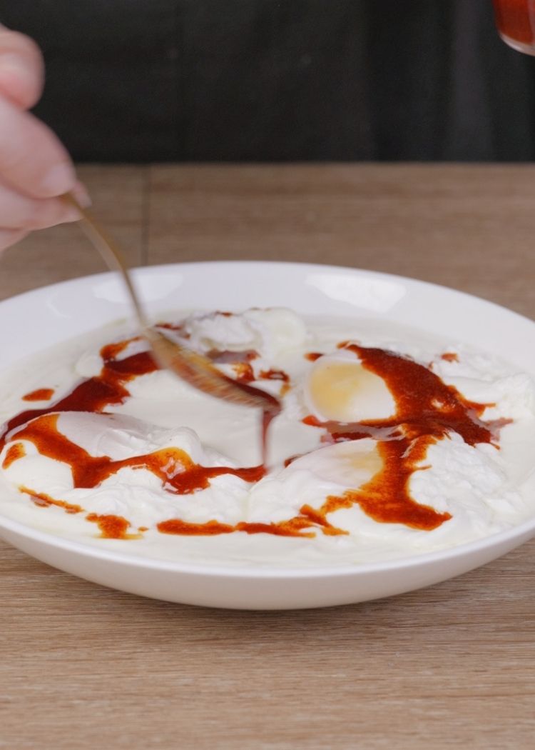 Preparar presentación de huevos turcos