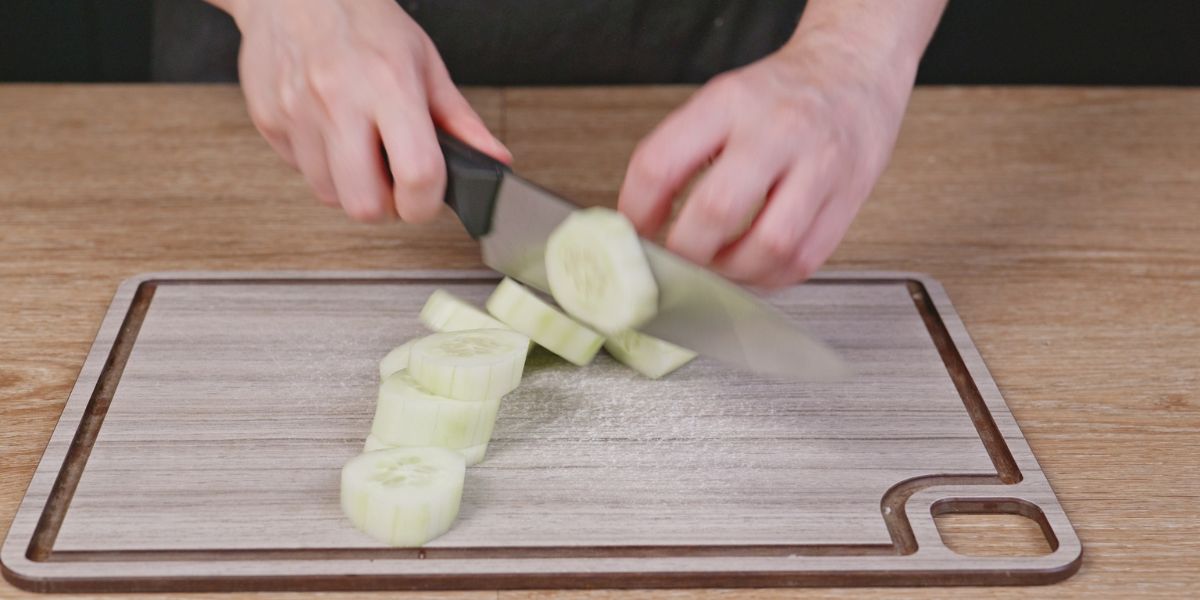 Preparar ingredientes para sopa fría de melón