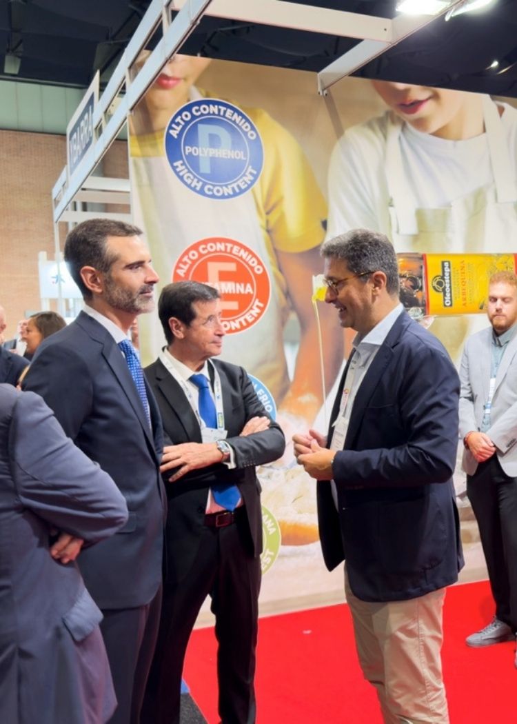 Visita Consejero de Agricultura al stand de Oleoestepa