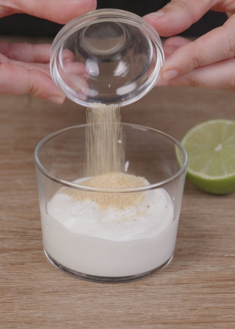 Elaborar salsa para anillos de calabacín