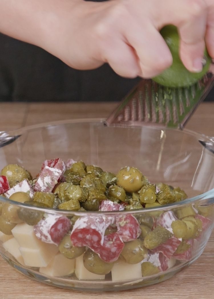 Terminar aliño de ensalada de encurtidos