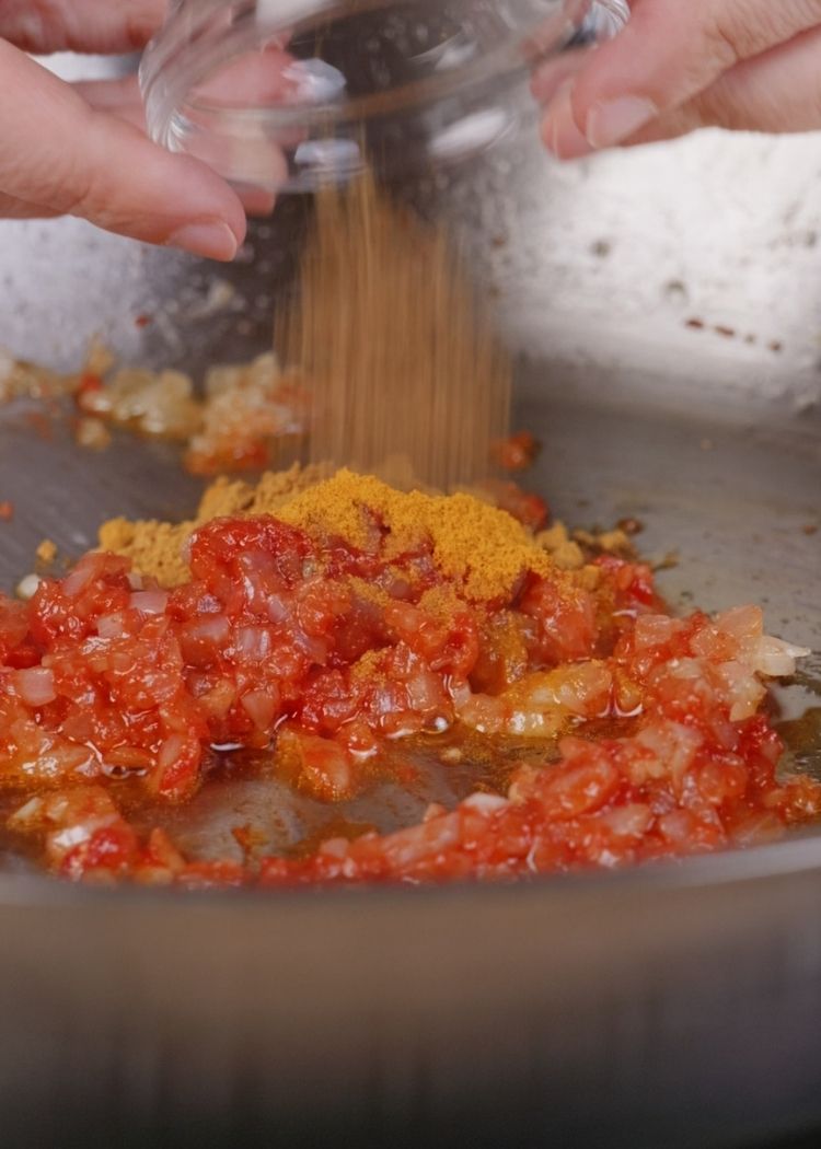 Sofreír especias para pollo al curry