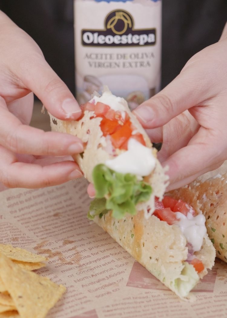 Montar tacos de queso