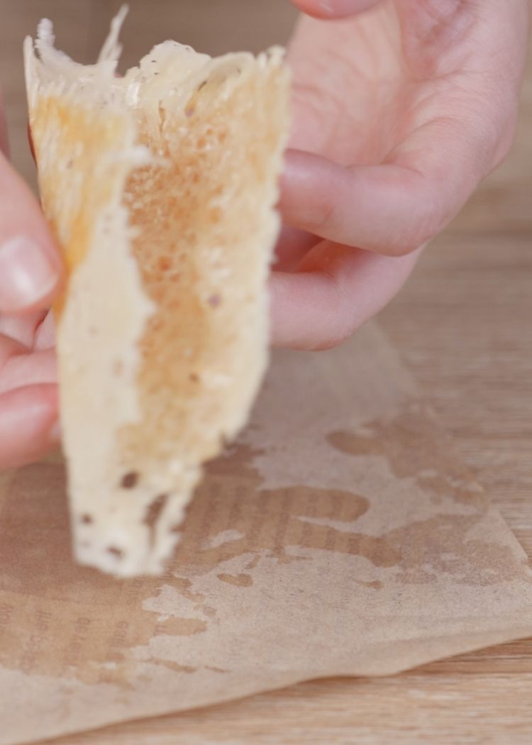 Dejar enfriar y dar forma a tacos de queso