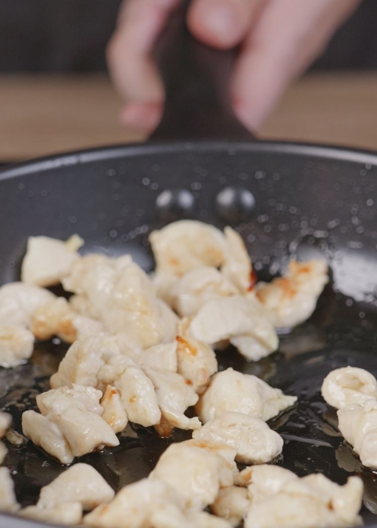 Cocinar pollo para tacos de queso