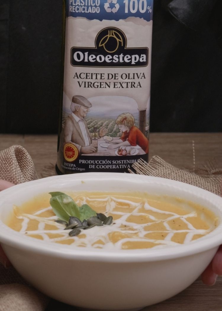 Presentación de Crema de calabaza de halloween