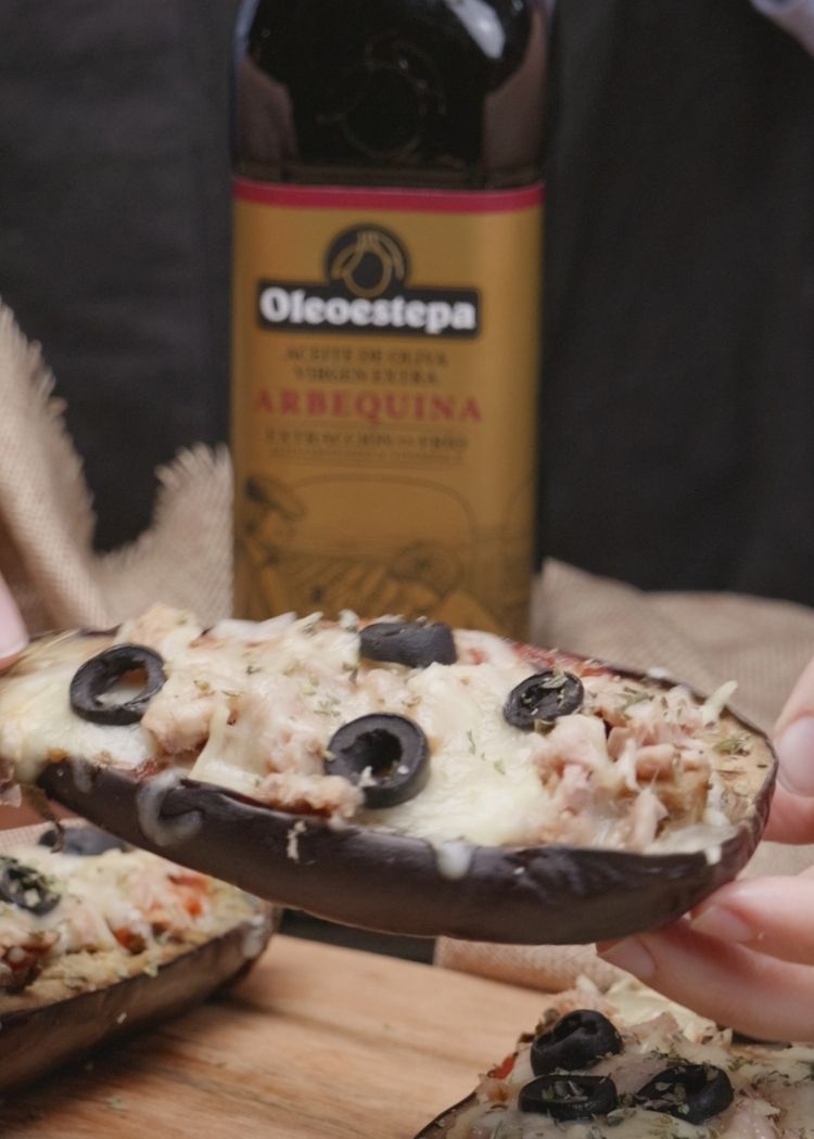 Terminar de hornear berenjenas rellenas