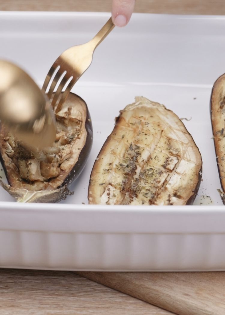 Remover berenjenas rellenas