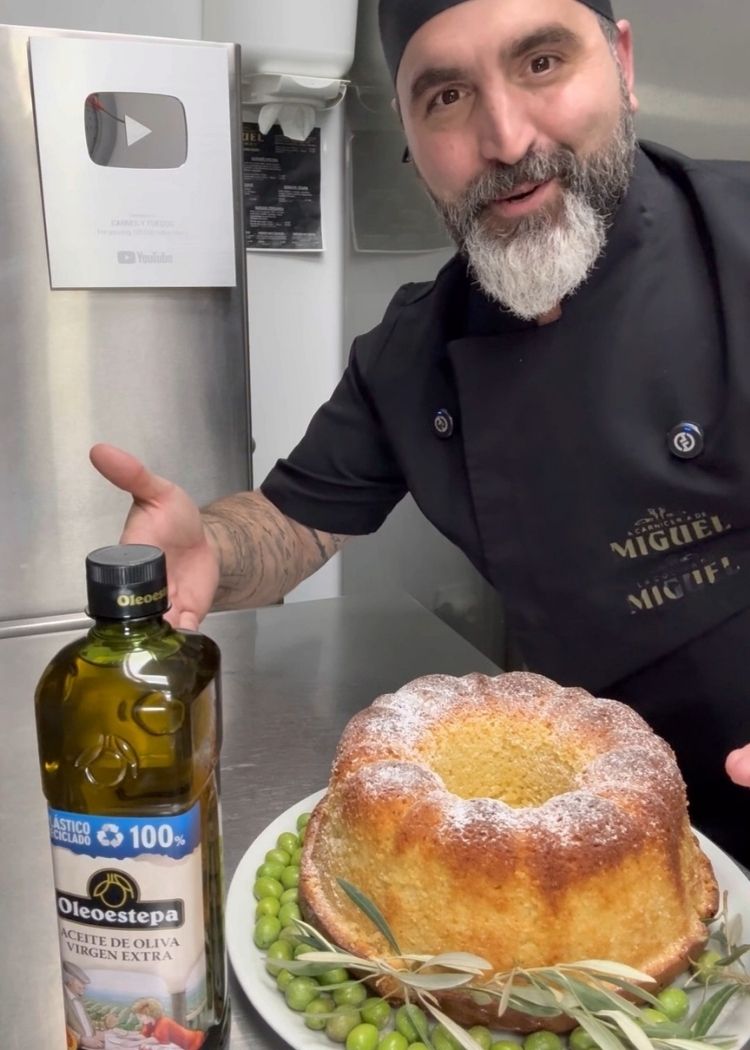 Presentación de bizcocho de aceite de oliva virgen extra