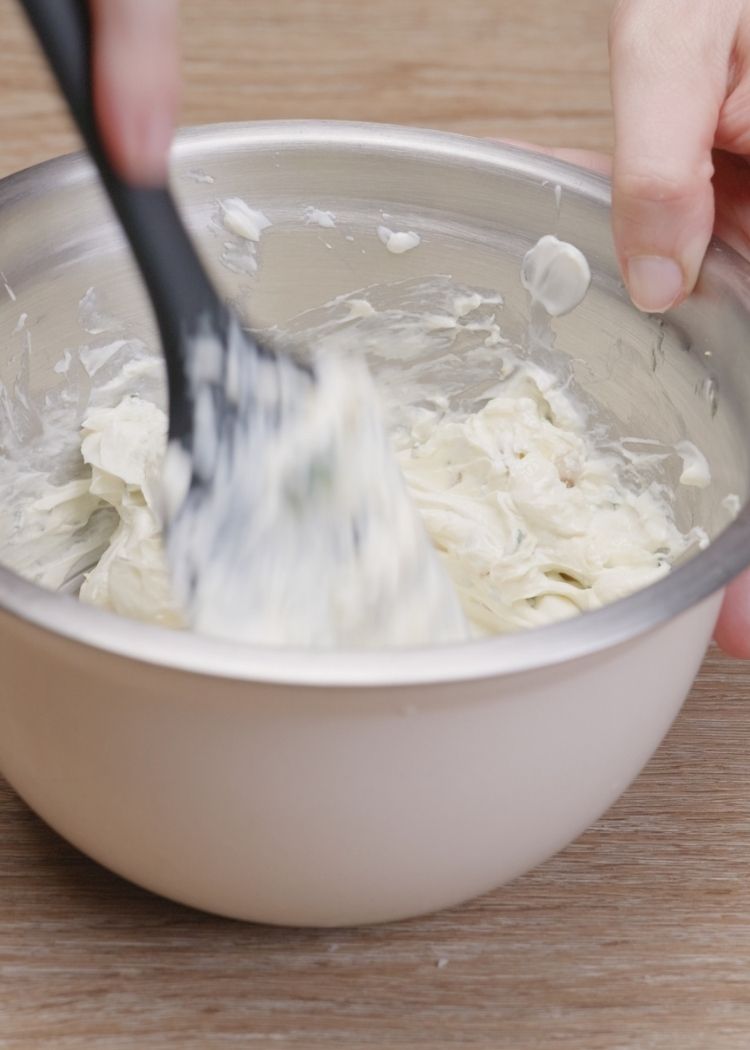 Añadir huevo y reservar para elaborar pimientos del piquillo 