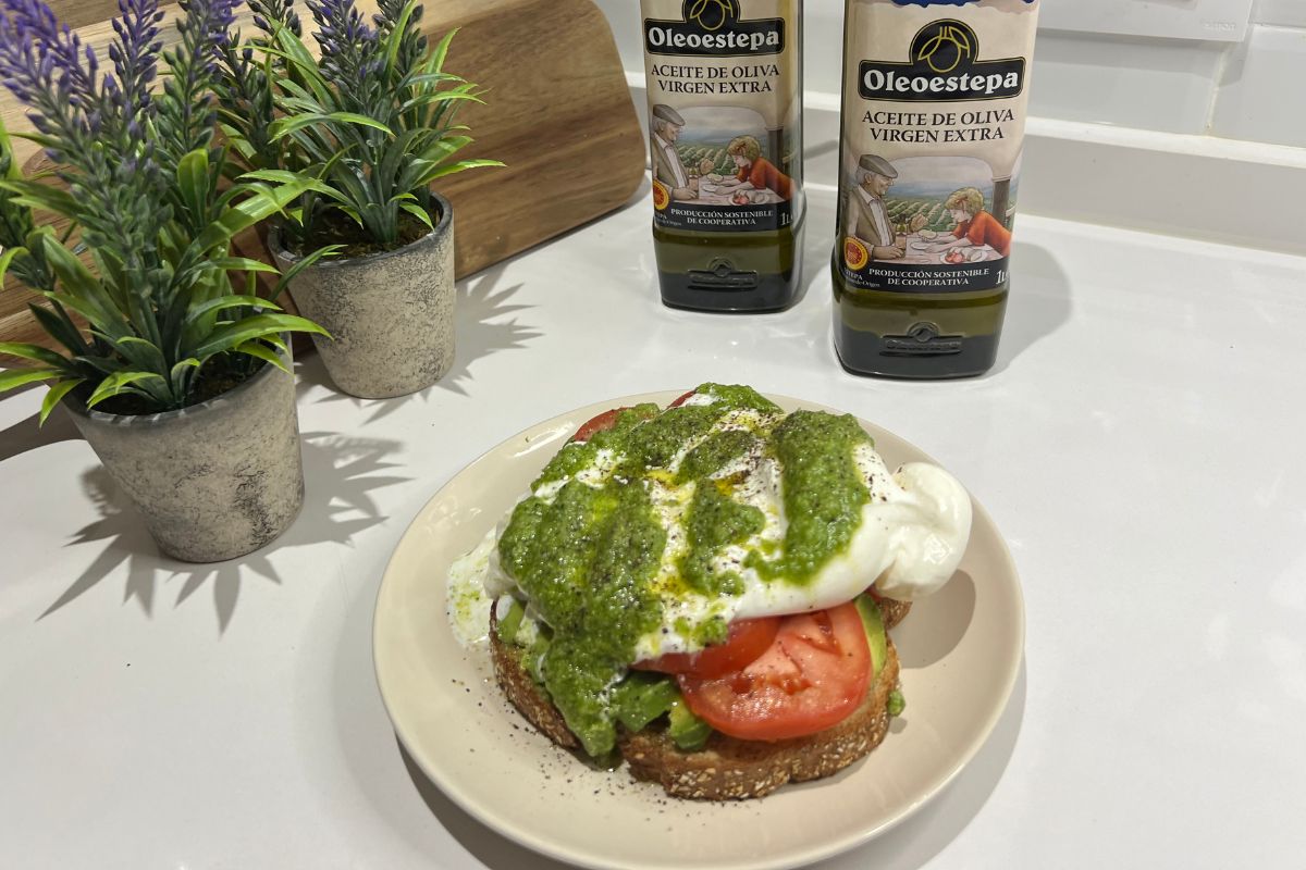 Tostada de pesto y burrata