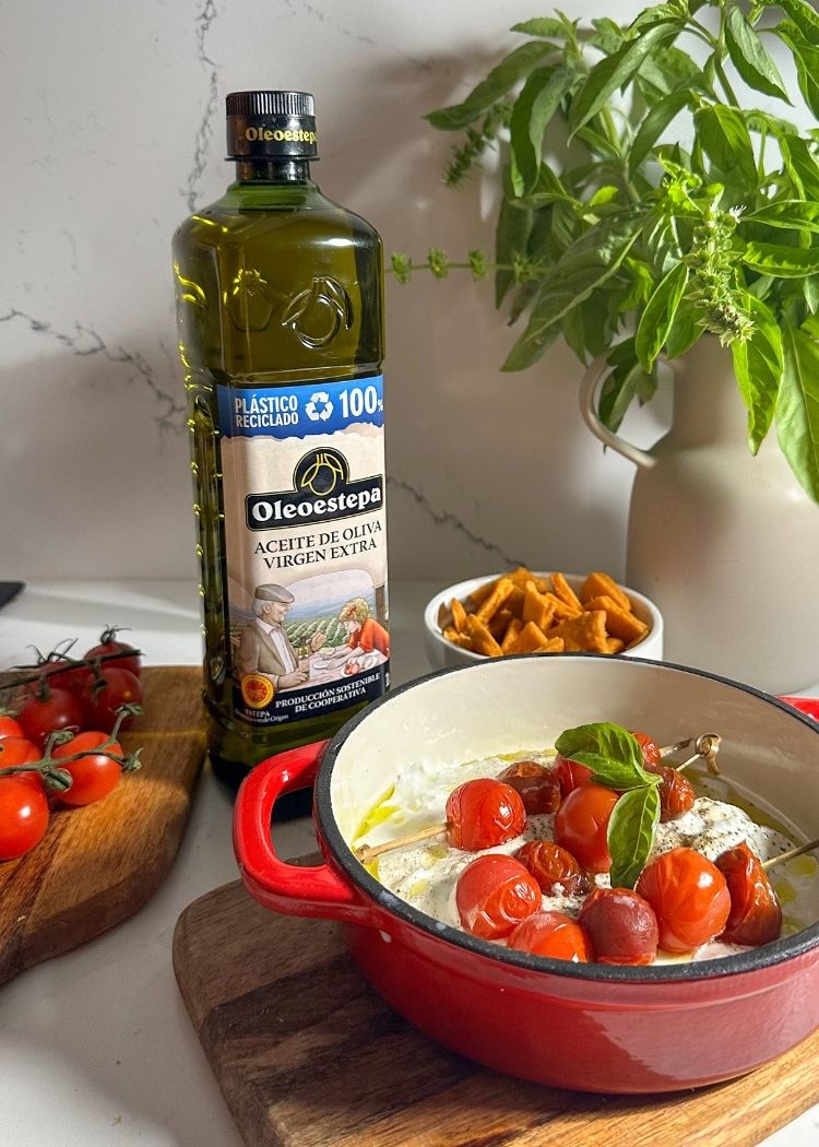 Presentación de aperitivo de tomates cherrys