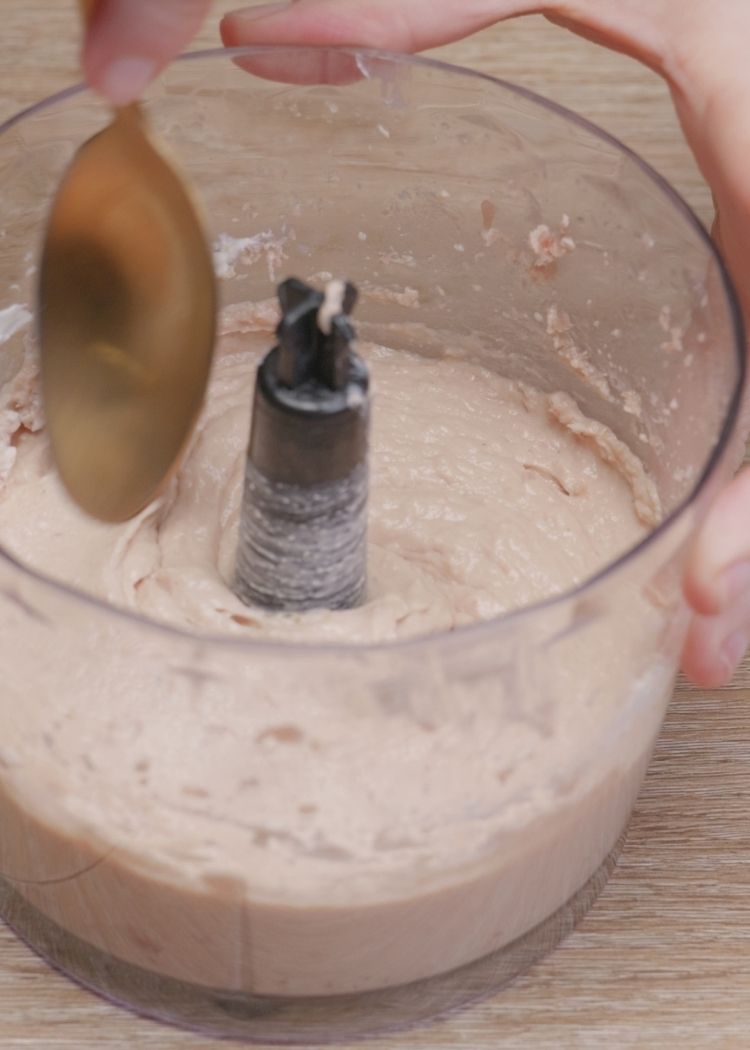 Batir mousse para canapé de mousse de foei y jamón