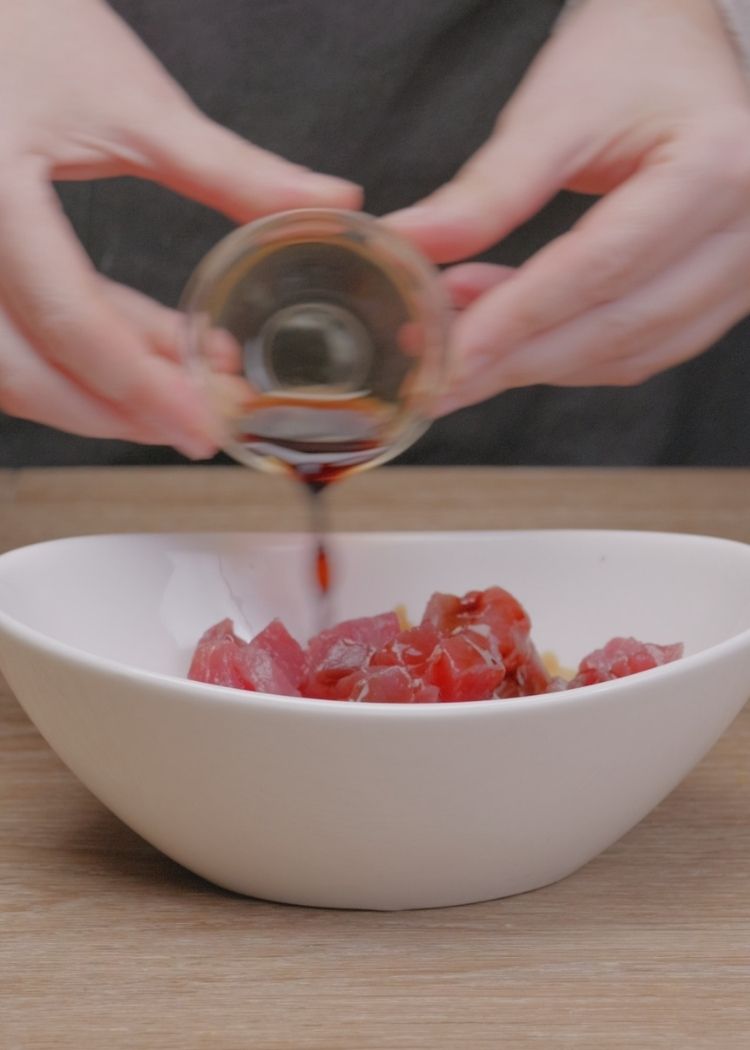Mezcla de atún rojo y salsa de soja