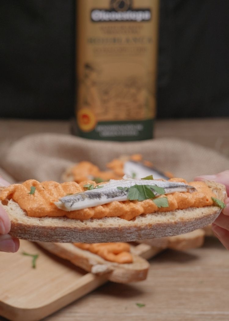 Servir canapé de piquillos