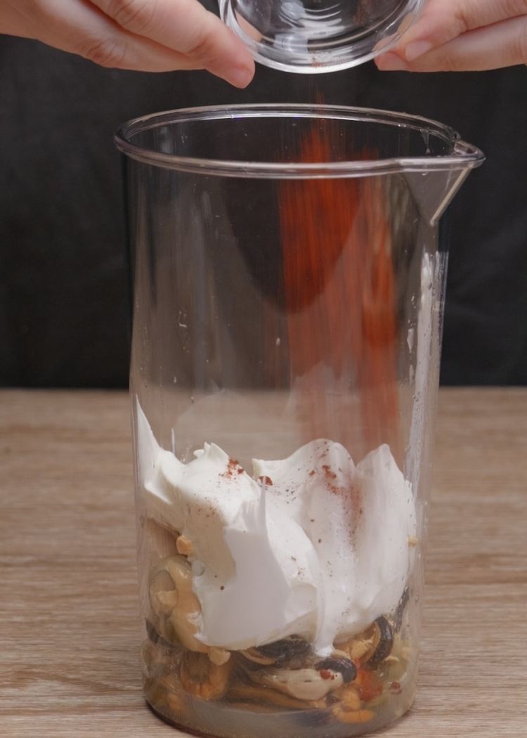 Mezcla de ingredientes para hacer paté de mejillones