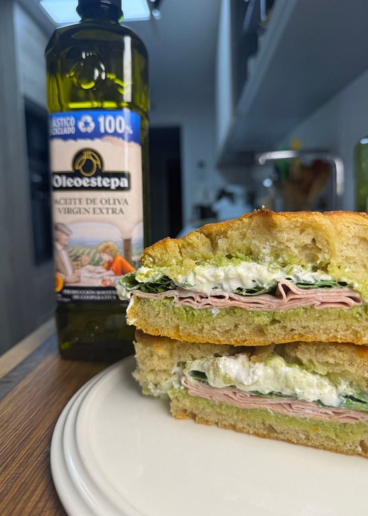Focaccia con pesto de pistacho presentación