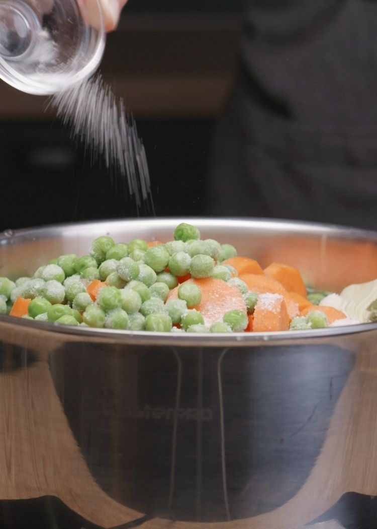 Hervir verduras para Menestra de verduras