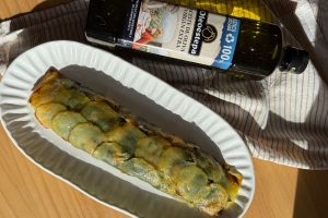 Rollo de patata relleno con espinacas, queso y jamón