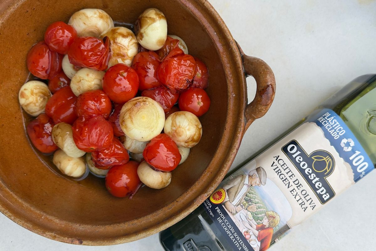 Tomates cherry y cebollas francesas confitados en AOVE