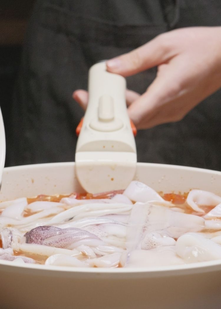 Añadir calamares a calamares encebollados