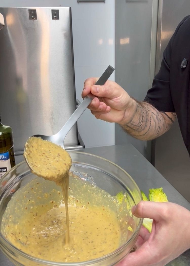 Terminar salsa para ensalada césar