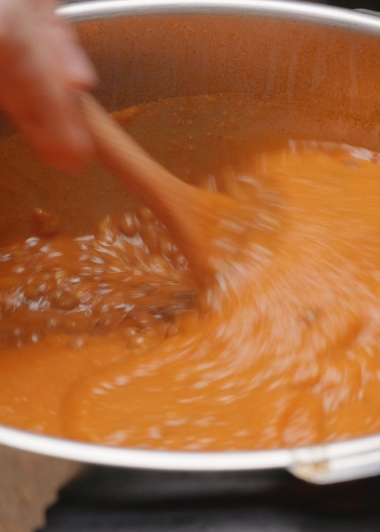 Incorporar verduras trituradas para lentejas con verduras